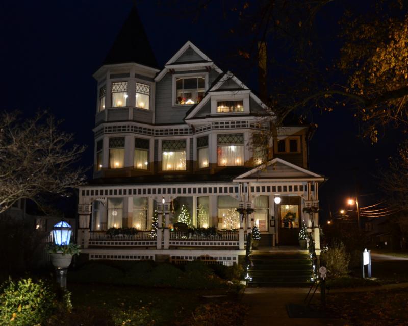 HOLIDAYS AT THE MANSION 2020