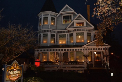 HOLIDAYS AT THE MANSION 2018