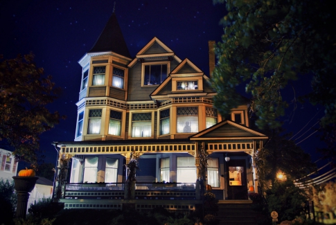 HALLOWEEN AT THE MANSION - GHOST WALKS